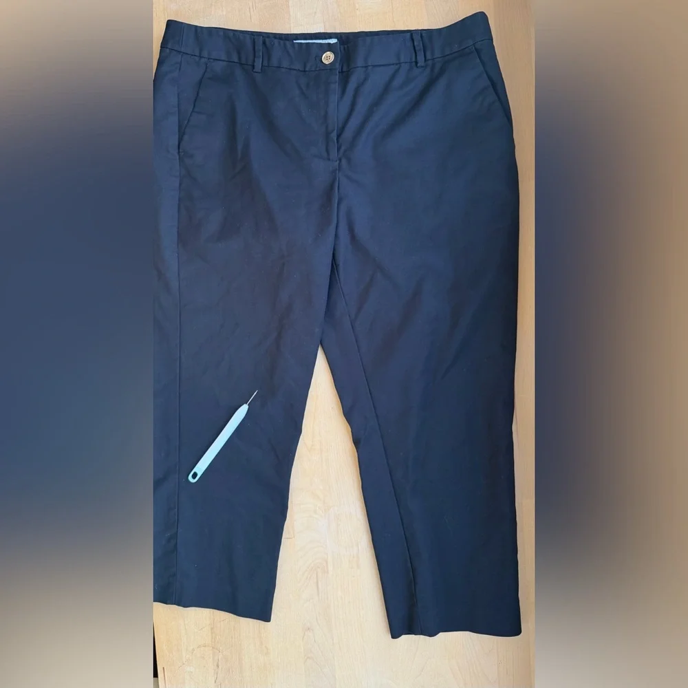 Classic Michael Kors Black Cotton Capri Pants, Size 14, Straight Leg Style!